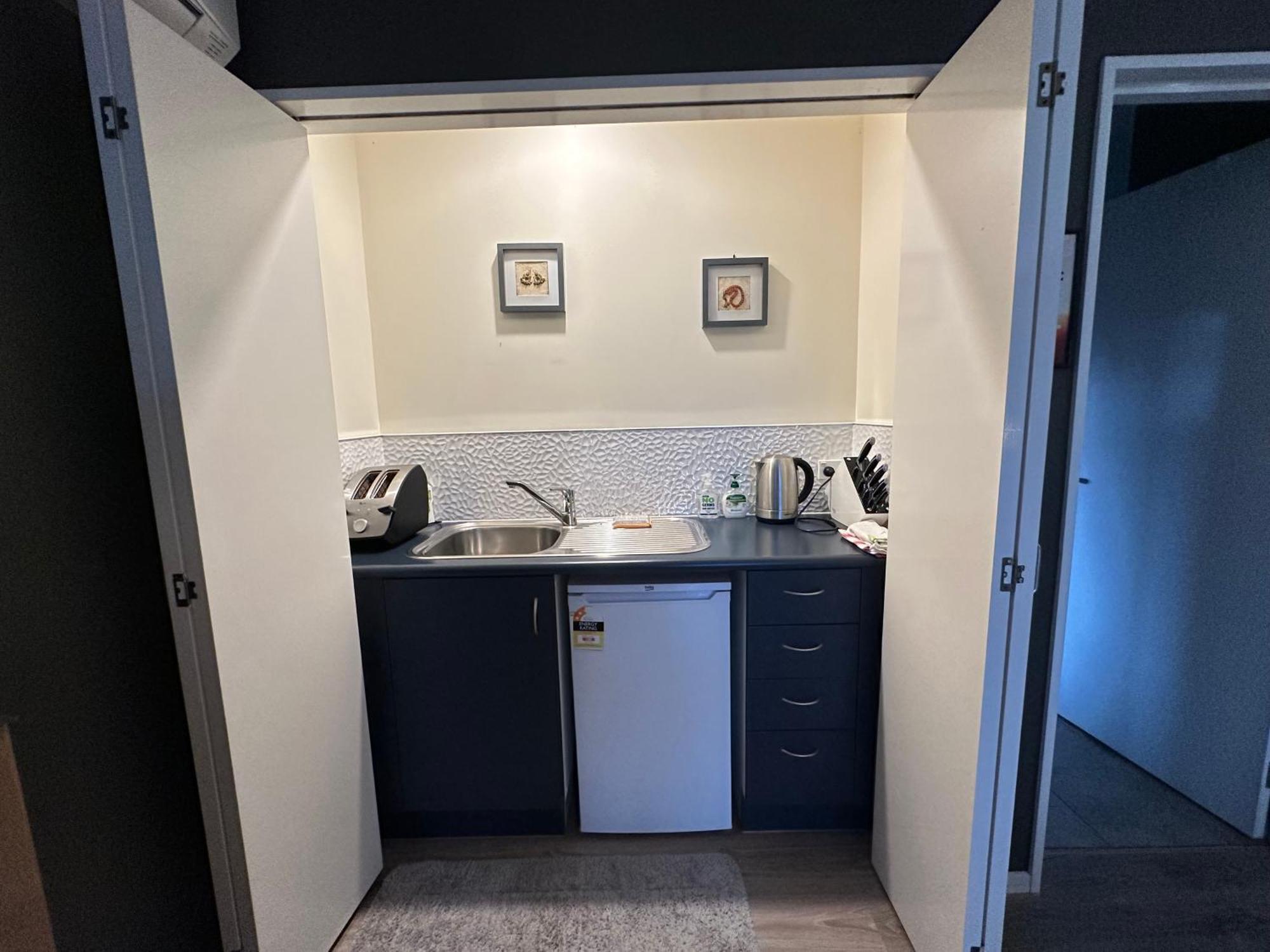 Lakeview Hideaway Apartment *